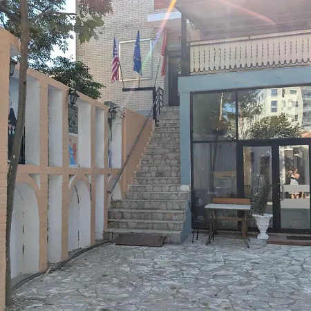 ホテル Kastriotet Lezhë