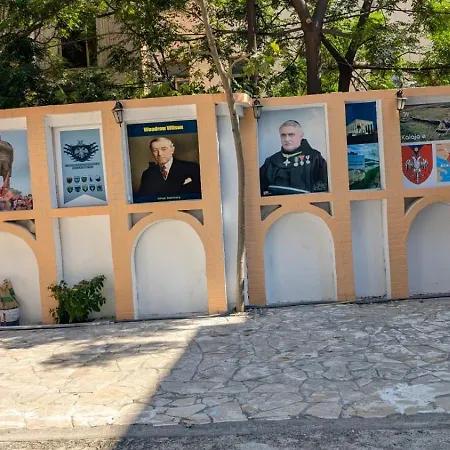 ホテル Kastriotet Lezhë